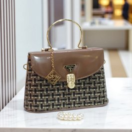 شنطة يد كلاسيكية فاخرة بمقبض علوي وحزام كتف – أناقة التمساح أو فخامة التويد