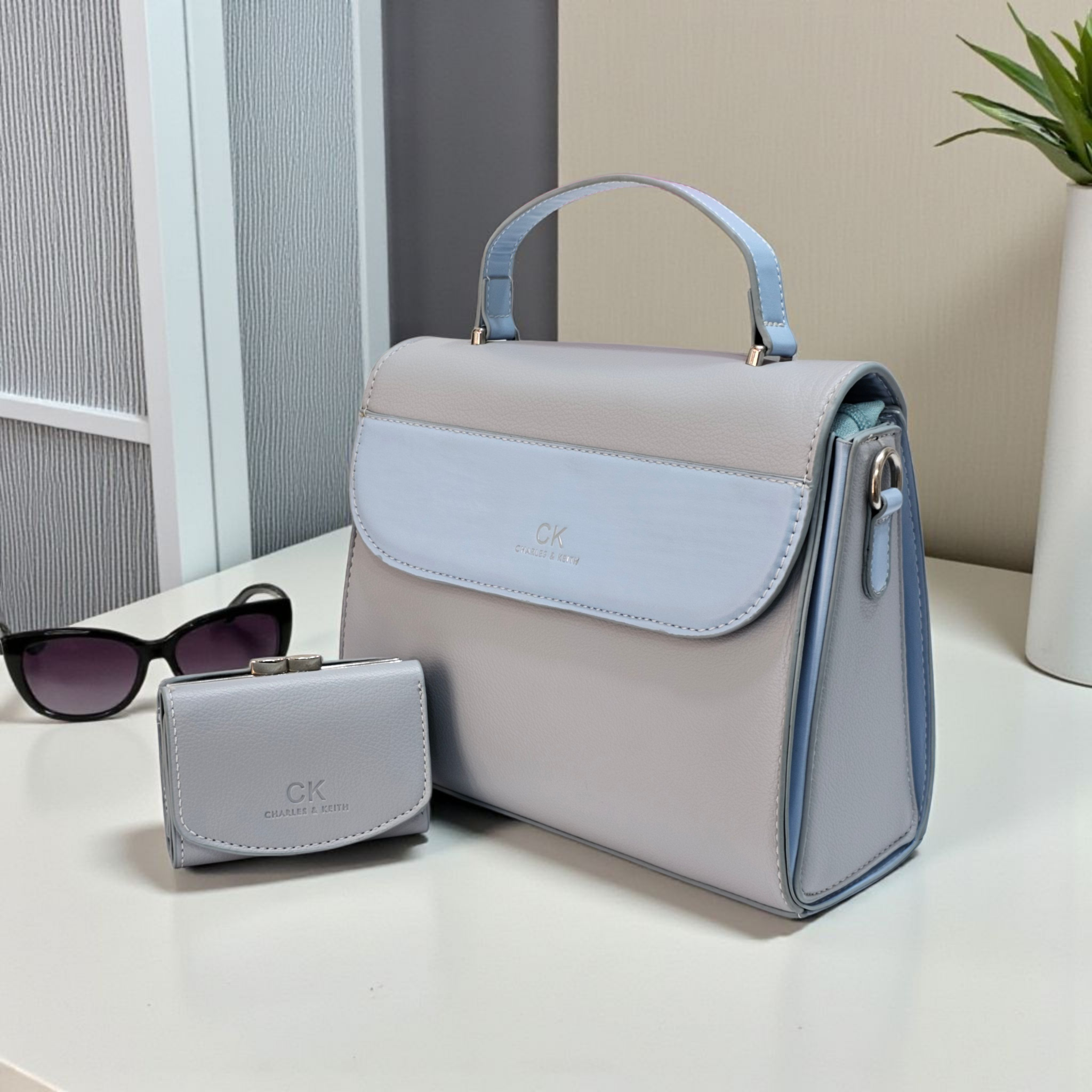 طقم الأناقة المتكامل: شنطة يد وكتف عصرية مع محفظة متناسقة CK - تصميم ثنائي اللون - Image 4