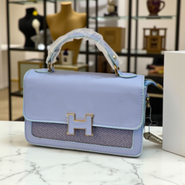 شنطة يد وكتف صغيرة بتصميم مستوحى من الهيرمس (Hermès) مع لمسة قماش صيفية