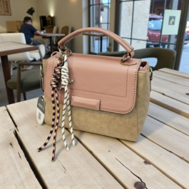 شنطة يد وكتف صغيرة بتصميم كاجوال – مزيج الجلد والكانفاس مع حزام مزخرف