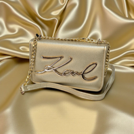 شنطة كتف فاخرة بتصميم عصري يحمل توقيع “Karl”