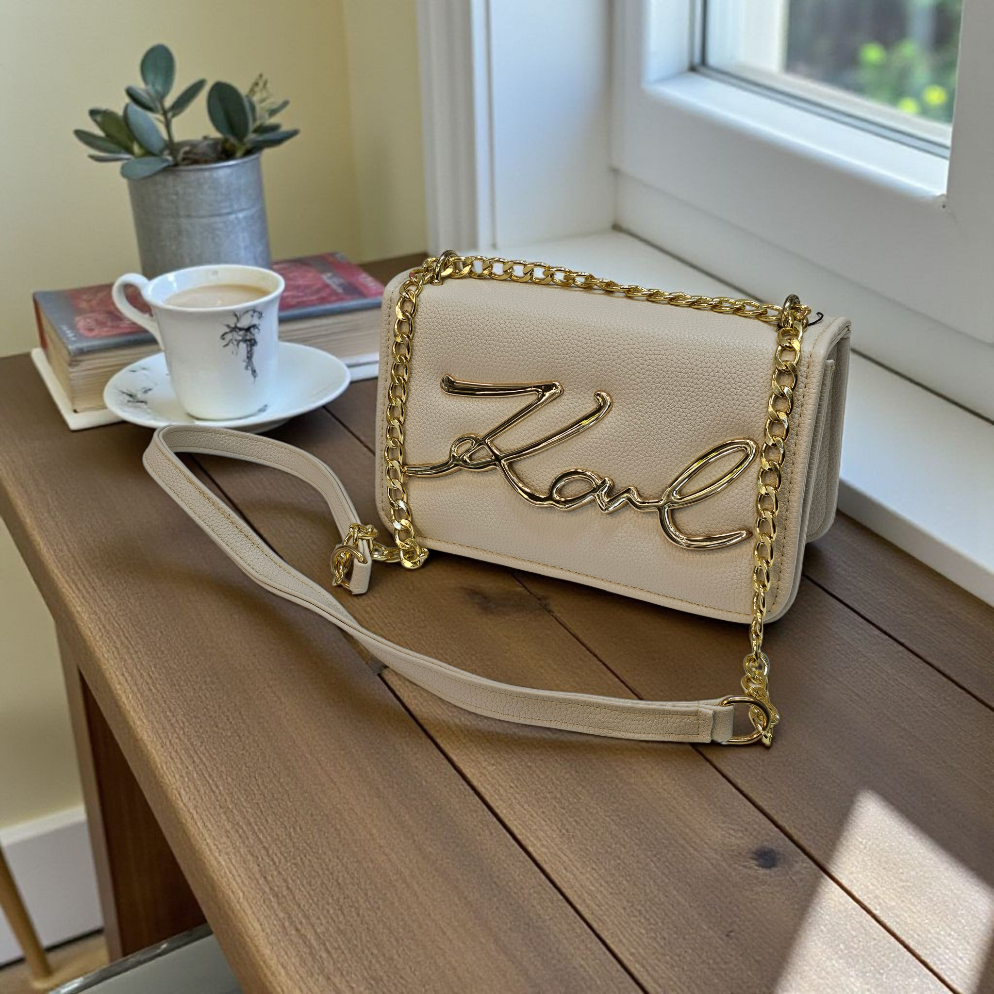 شنطة كتف فاخرة بتصميم عصري يحمل توقيع "Karl" - Image 4