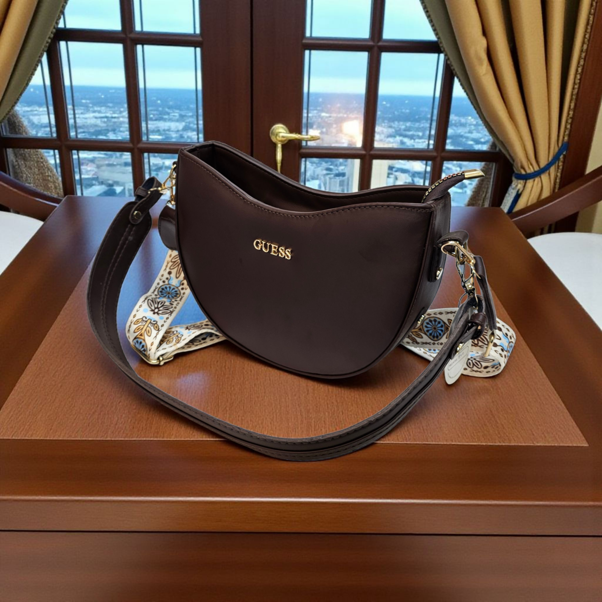 أيقونة الأناقة العصرية: شنطة كتف بتصميم هلالي مميز وأحزمة قابلة للتعديل - Image 3