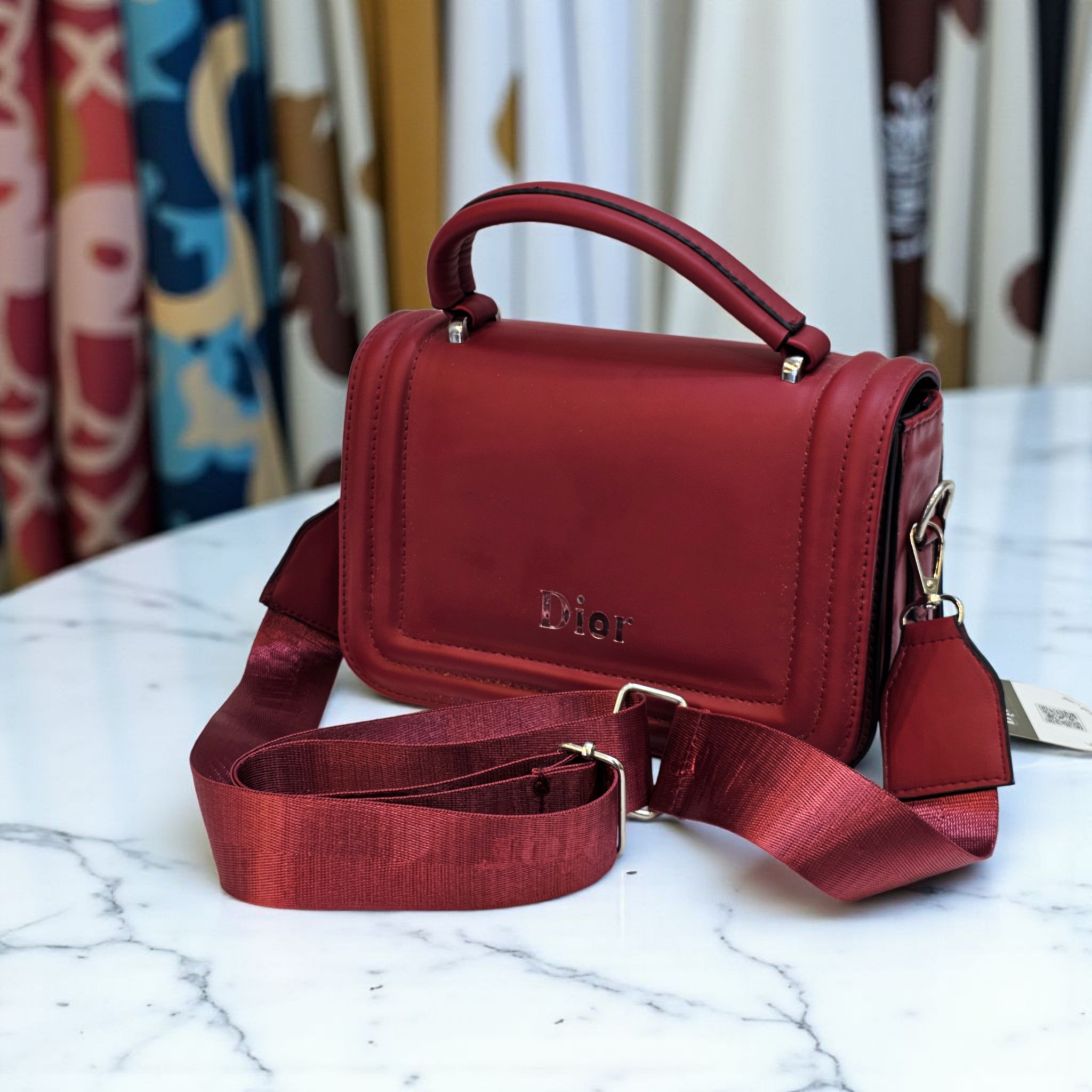شنطة يد وكتف صغيرة كلاسيكية - تصميم صندوقي فاخر وألوان عصرية (Dior Style)